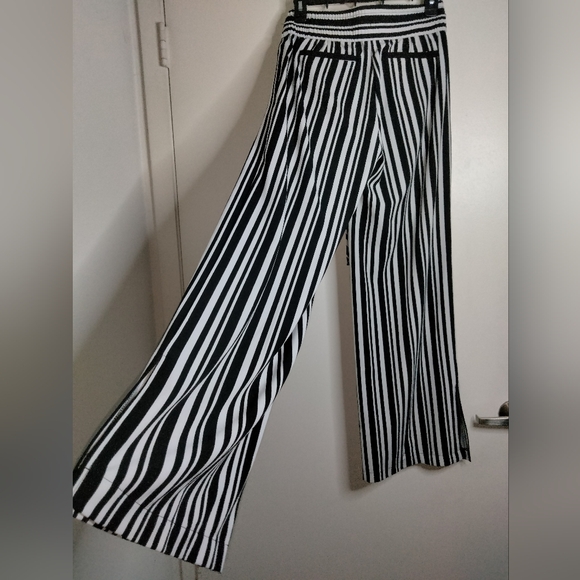 New York & Company (Size S) Black and White Striped Retro Wide-Leg Pull-on Pants - Picture 6 of 10
